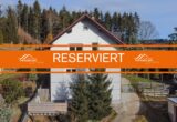 Titelbild - Saniert – Gemütlich – Sofort Verfügbar – Wohnhaus mit überdachter Terrasse im Grünen