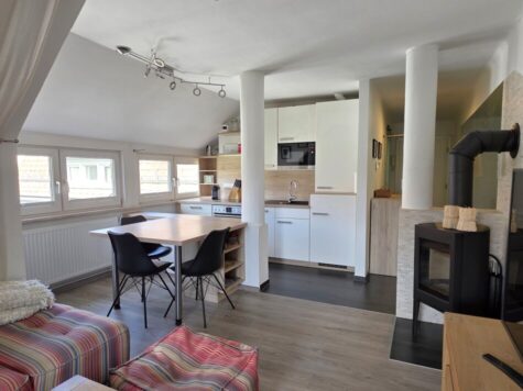 Dachgeschosswohnung – voll möbliert – ab 01.06.2026 verfügbar, 2700 Wiener Neustadt, Dachgeschoß
