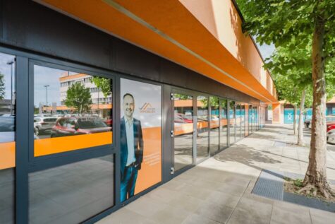 MIETFREI die ersten 2 Monate – Modernes Geschäftslokal – variable Verkaufs- und Präsentationsflächen in Neunkirchen, 2620 Neunkirchen, Geschäftslokal