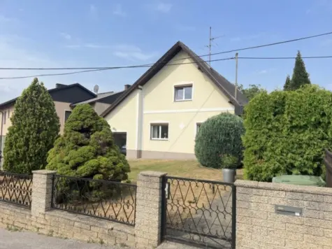 Wohnen in Bestlage am Petersberg – traumhafter Weitblick über Ternitz, 2630 Ternitz, Haus