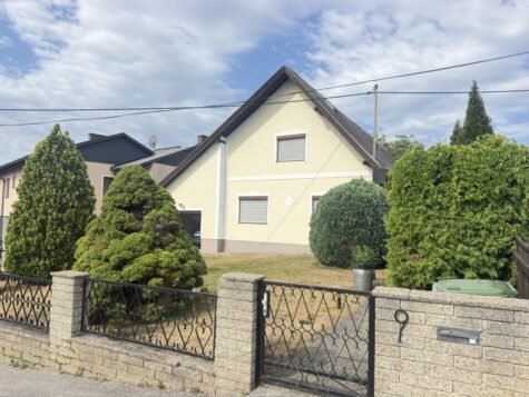 Wohnen in Bestlage am Petersberg – traumhafter Weitblick über Ternitz, 2630 Ternitz, Haus