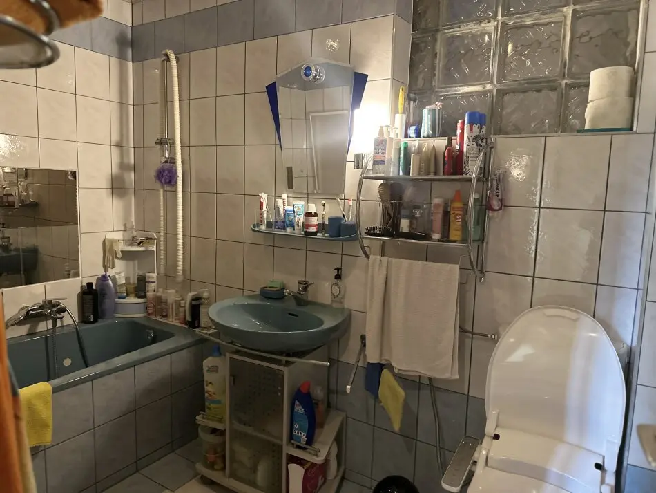 Bad mit Badewanne OG