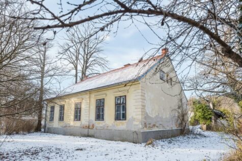 Traumhafte Liegenschaft in Pitten – Großzügiges Bauland mit charmantem Altbestand, 2823 Pitten, Haus