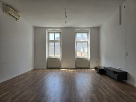 98 m² Altbauwohnung in Toplage zu vermieten, 2620 Neunkirchen, Wohnung