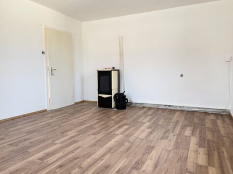 Viel Potenzial in guter Lage – Wohnung mit Balkon und eigenem Garten, 2620 Neunkirchen, Wohnung